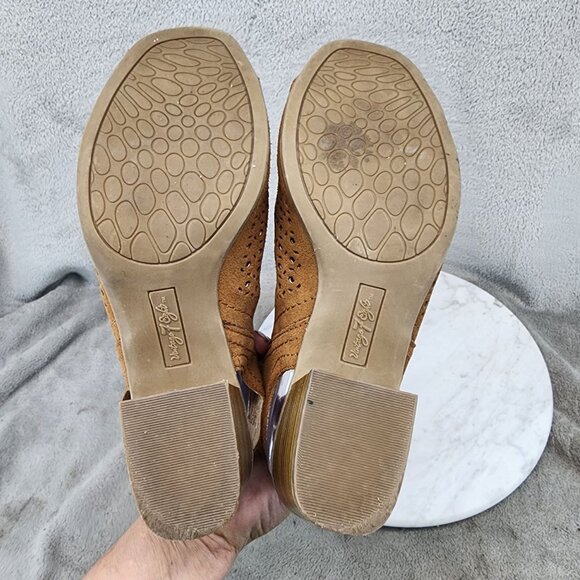 Vintage 7 Eight Womens Size 8 Lenora Brown Perforated Suede Heeled Sandals *GUC* - Picture 8 of 13